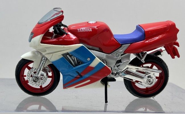 Yamaha FRZ 600 R