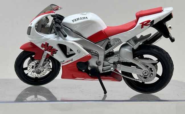 Yamaha YZF R1