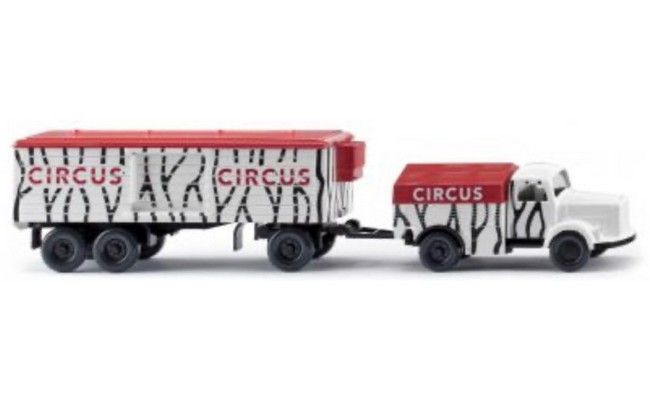 Mercedes Benz L 3500 met circus trailer