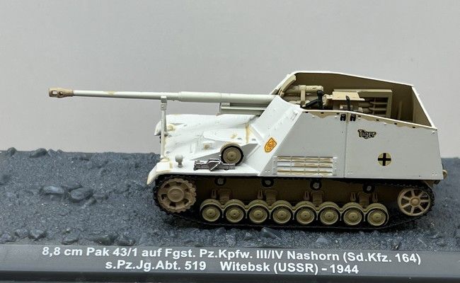 Duitse Nashorn tankjager (Sd.Kfz. 164) uitgerust met een 88mm PaK 43/1 kanon.