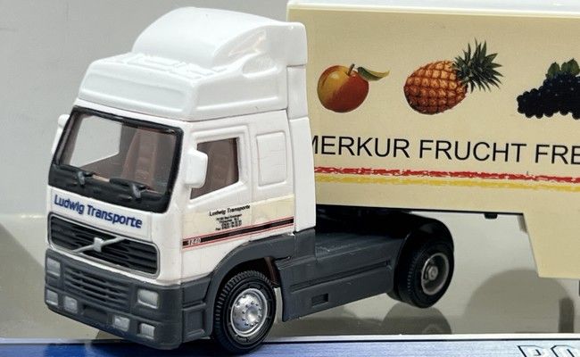 Volvo - trekker met oplegger - Ludwig transporte