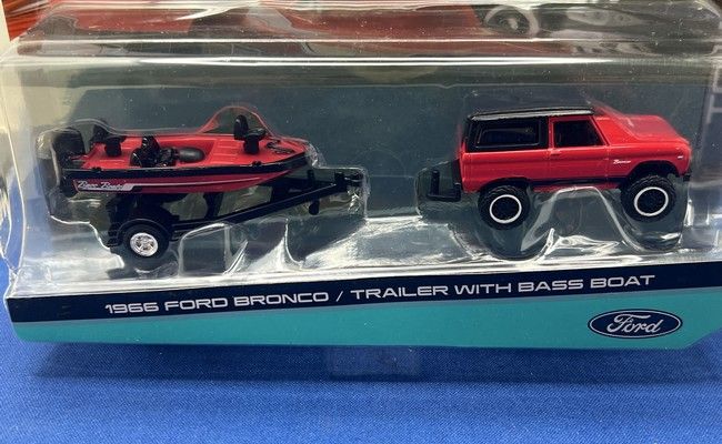 Ford Bronco met Trailer en Bass Boat