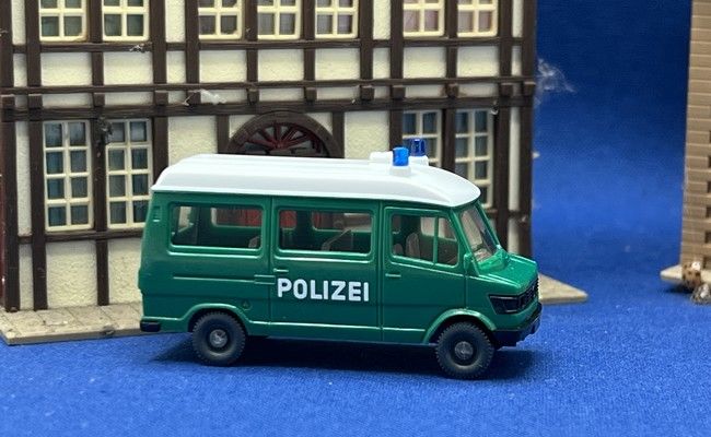 Mercedes Benz 207 D - Polizei