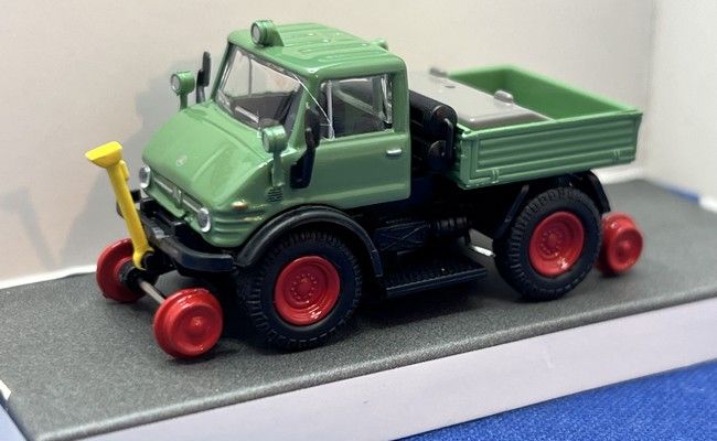 Mercedes Benz - Unimog U406 - Rail
