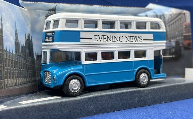 AEC dubbeldekker - Evening News