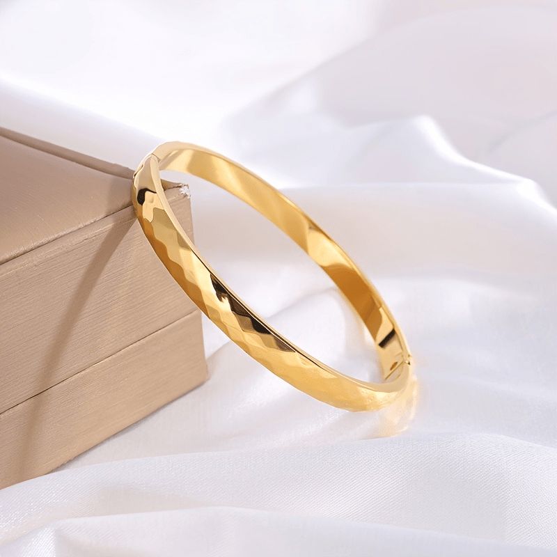 Diamond-Shaped Multi-Faceted Bracelet