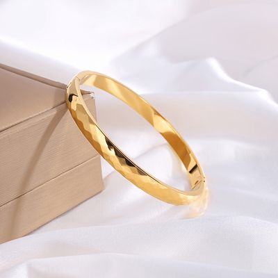 Diamond-Shaped Multi-Faceted Bracelet