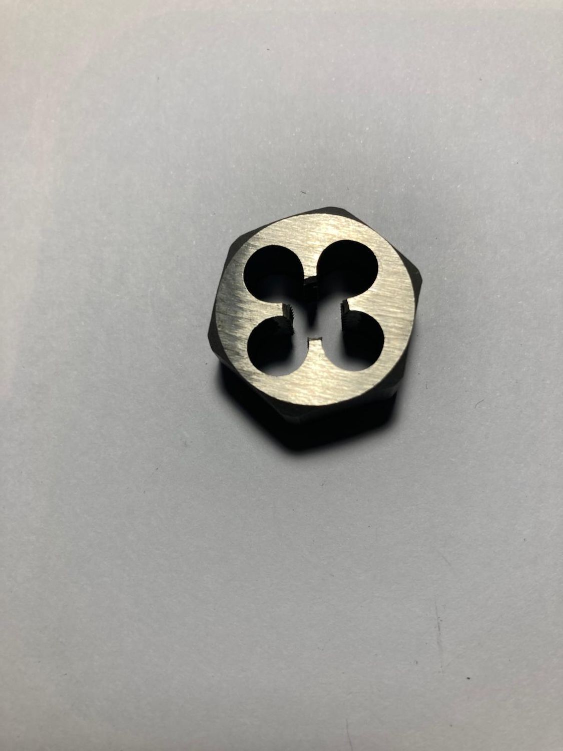 M7 thread cutting die