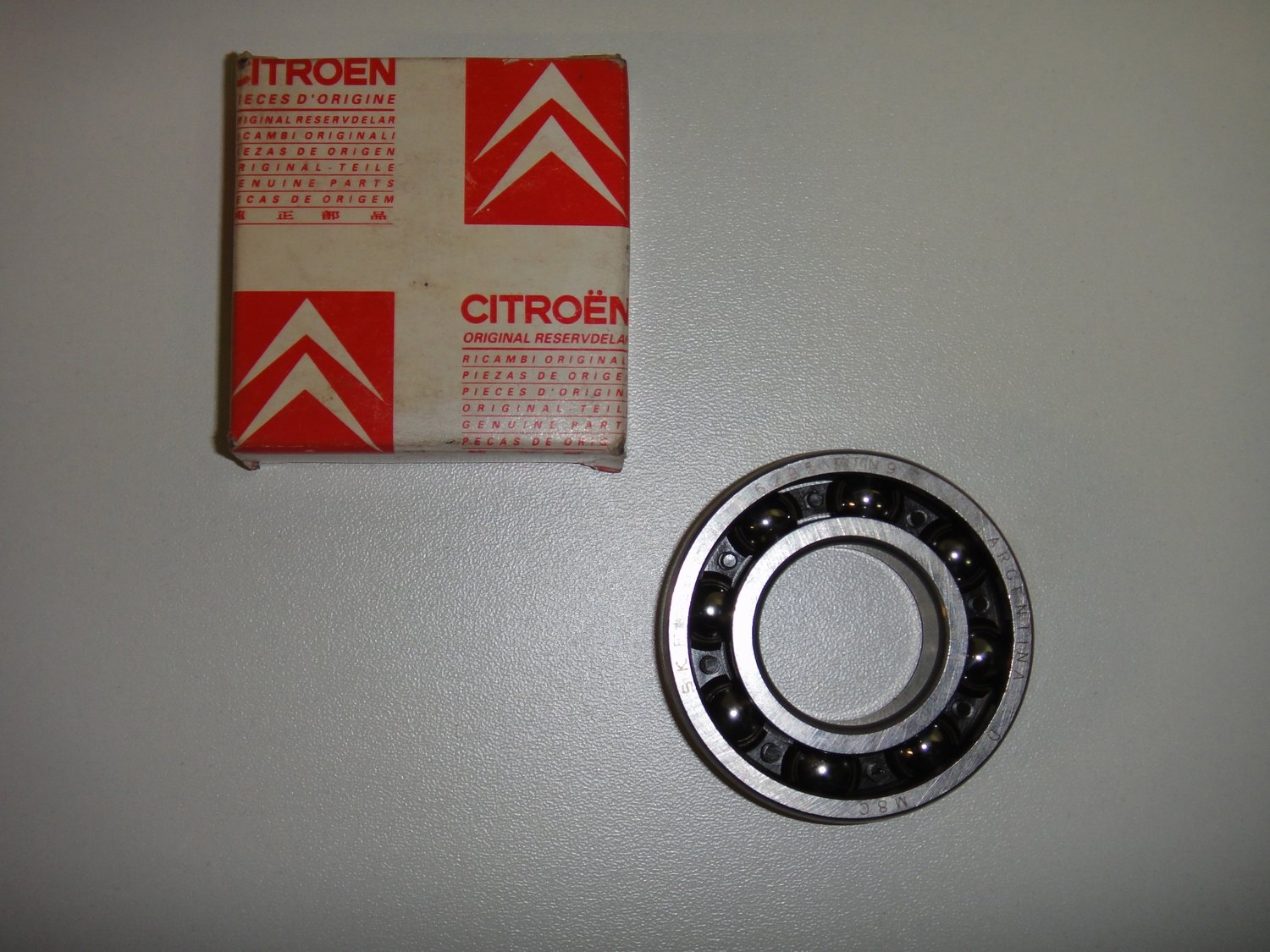 Lager primaire as voorzijde origineel SKF 8 kogels + plastieken kooi