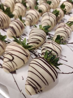 WHITE CHOCOLATE DIPPED STRAWBERRIES