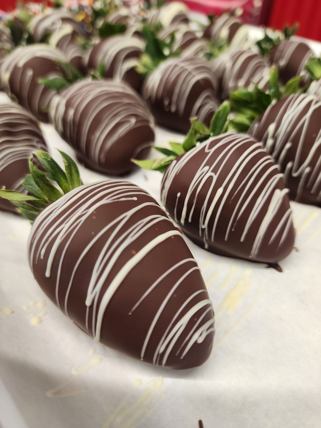 OSIDE - Dark Chocolate Dipped Strawberries -One Dozen(12) for $31.00   This order requires you to pick up at The OCEANSIDE Strawberry Shack. On Feb. 14th, 2025 VALENTINE'S DAY!