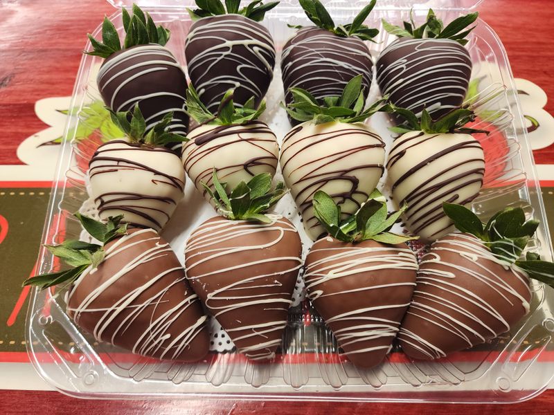 OSIDE - MIXED 4-DARK, 4-MILK AND 4-WHITE CHOCOLATE DIPPED STRAWBERRIES   ***This order requires you to pick up at The Oceanside Strawberry Shack.***