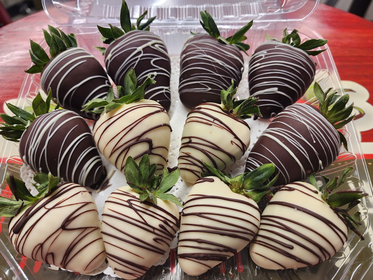 OSIDE - MIXED 6-DARK, 6-WHITE CHOCOLATE DIPPED STRAWBERRIES   ***This order requires you to pick up at The Oceanside Strawberry Shack.***