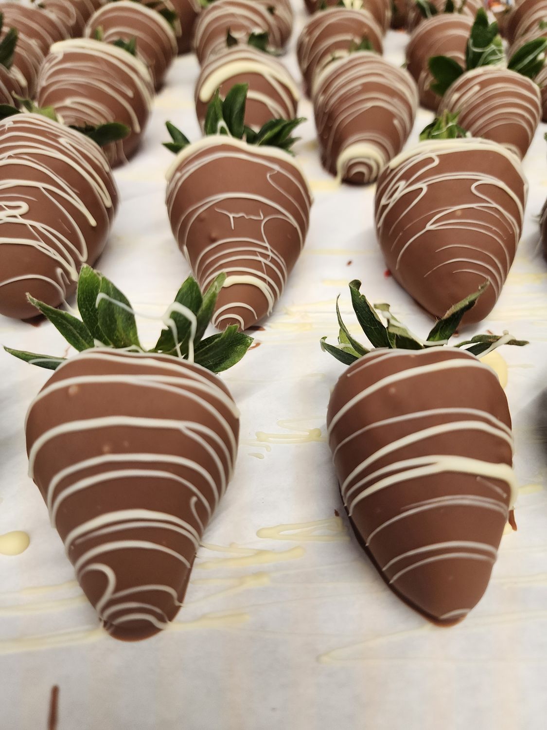 OSIDE - Milk Chocolate Dipped Strawberries - One Dozen (12) for $31.00  ***This order requires you to pick up at The Oceanside Strawberry Shack.***On Feb. 14th, 2025 VALENTINE'S DAY!