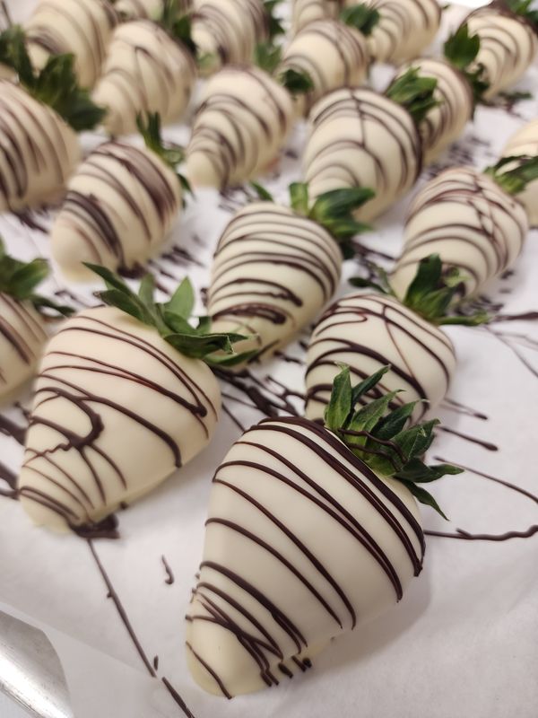 OSIDE - White Chocolate Dipped Strawberries - One Dozen (12) for $31.00 Pick Up at The OCEANSIDE Strawberry Shack On Feb. 14th, 2025 VALENTINE&#39;S DAY!