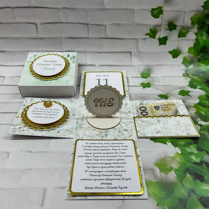 Exploding box komunijny z hostią kwiatowo/złoty – personalizowana pamiątka