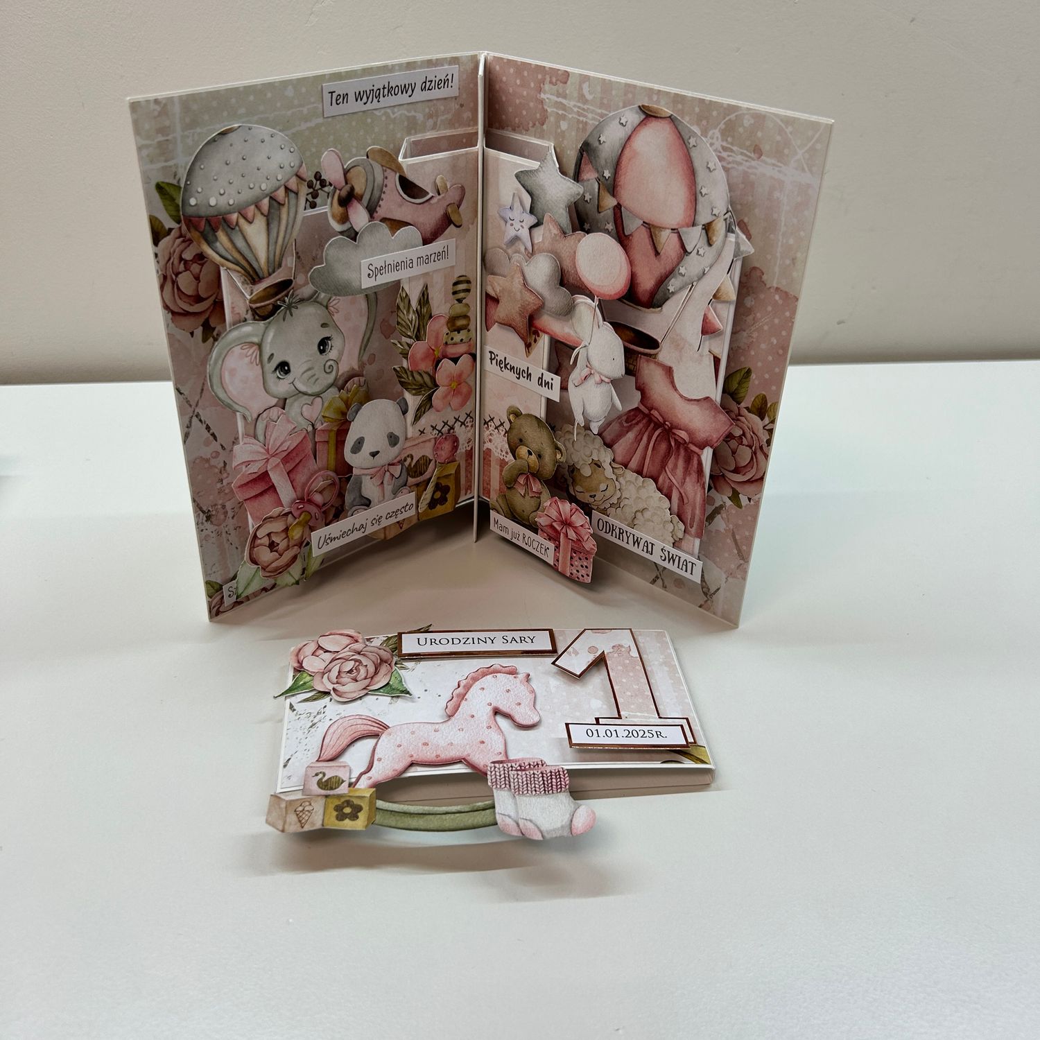 Kartka 3D na Roczek w Pudełku – Personalizowana Pamiątka Pierwszych Urodzin