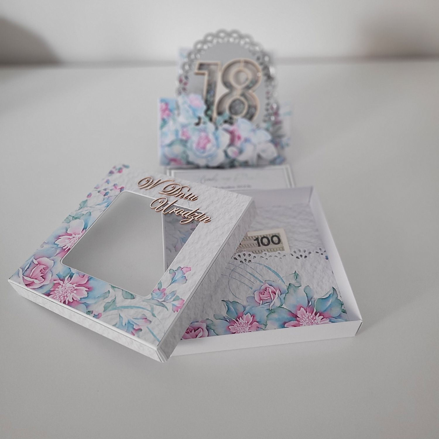 Kartka Sztalugowa na 18. Urodziny w Pudełku – Personalizowany Prezent na Osiemnastkę