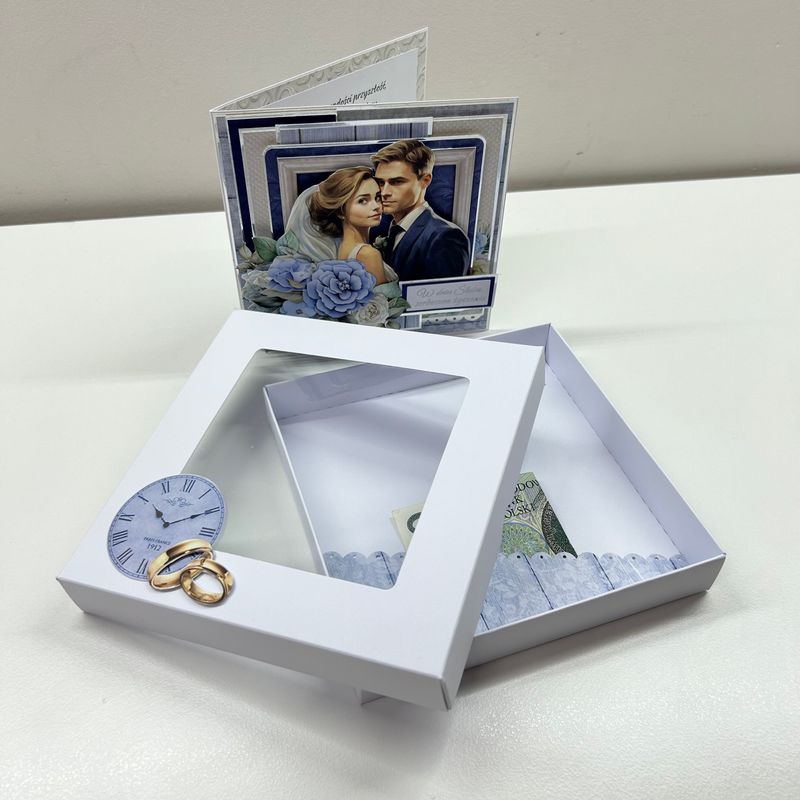 Kartka Ślubna w Pudełku – Subtelna Pamiątka dla Pary Młodej