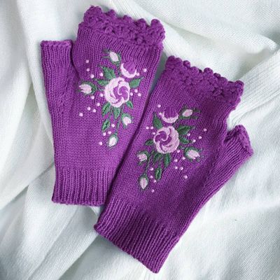Bee &amp; Blossom Embroidery Gloves