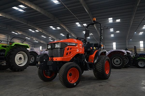 Avenger 26 HST on Turf Tyres