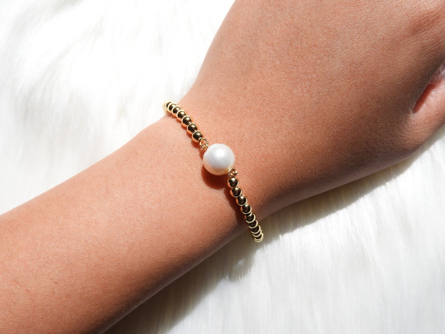 FLOATING PEARL BRACELET