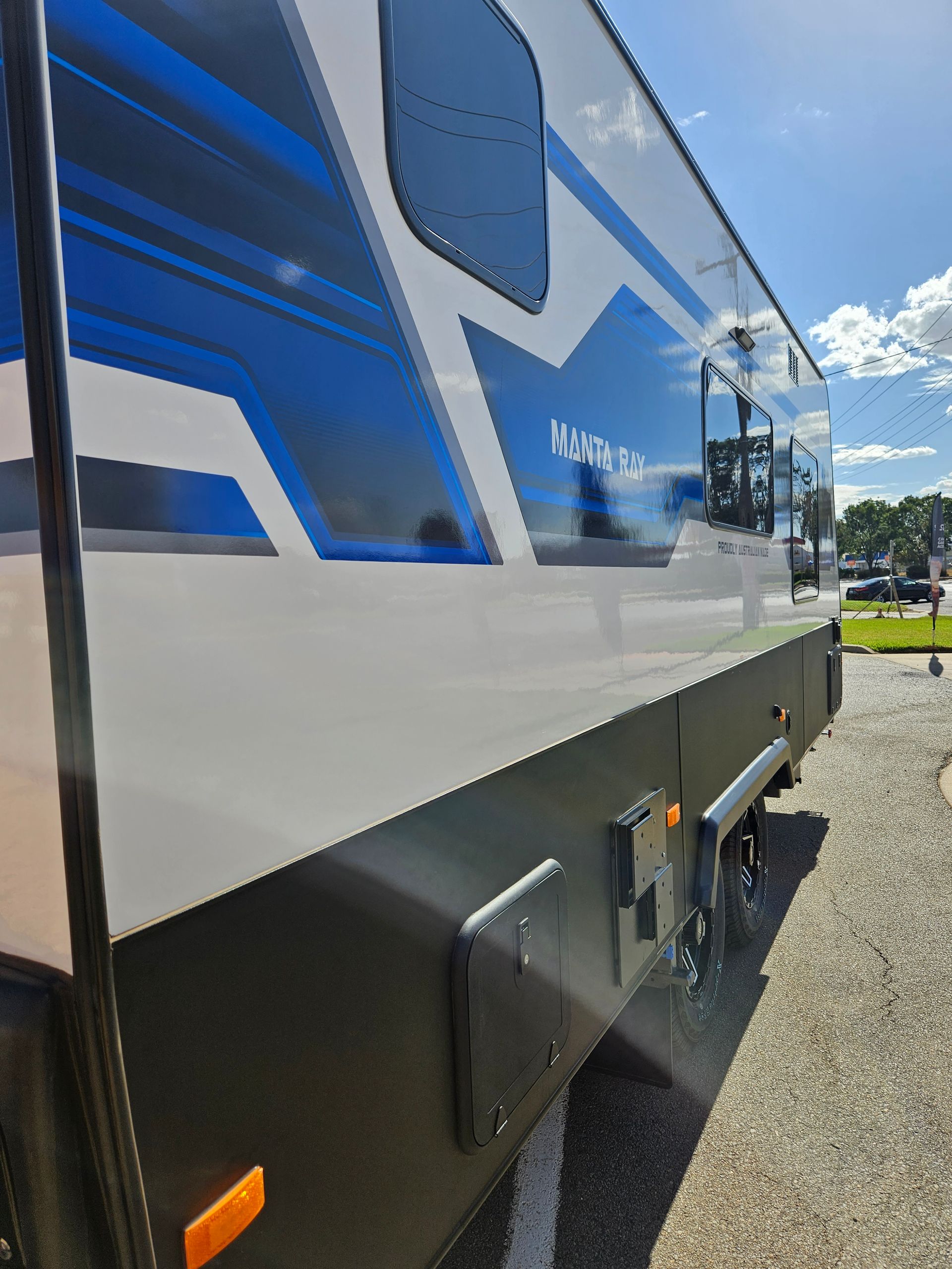 2026 New Age Manta Ray MR18 ER Couples