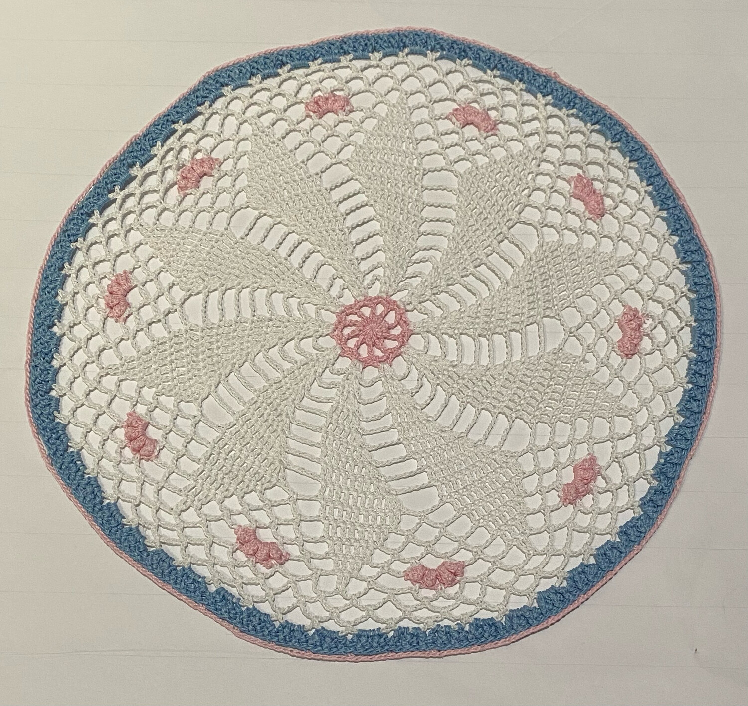 12” Pastel Swirling Leaves Doily