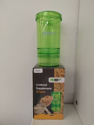 Livefood supplement shaker
