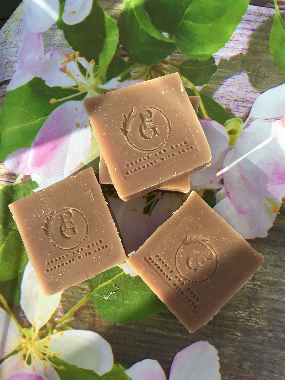 Alluring Alkanet Natural Multipurpose Soap Bar Alluring Alkanet Natural Multipurpose Soap Bar