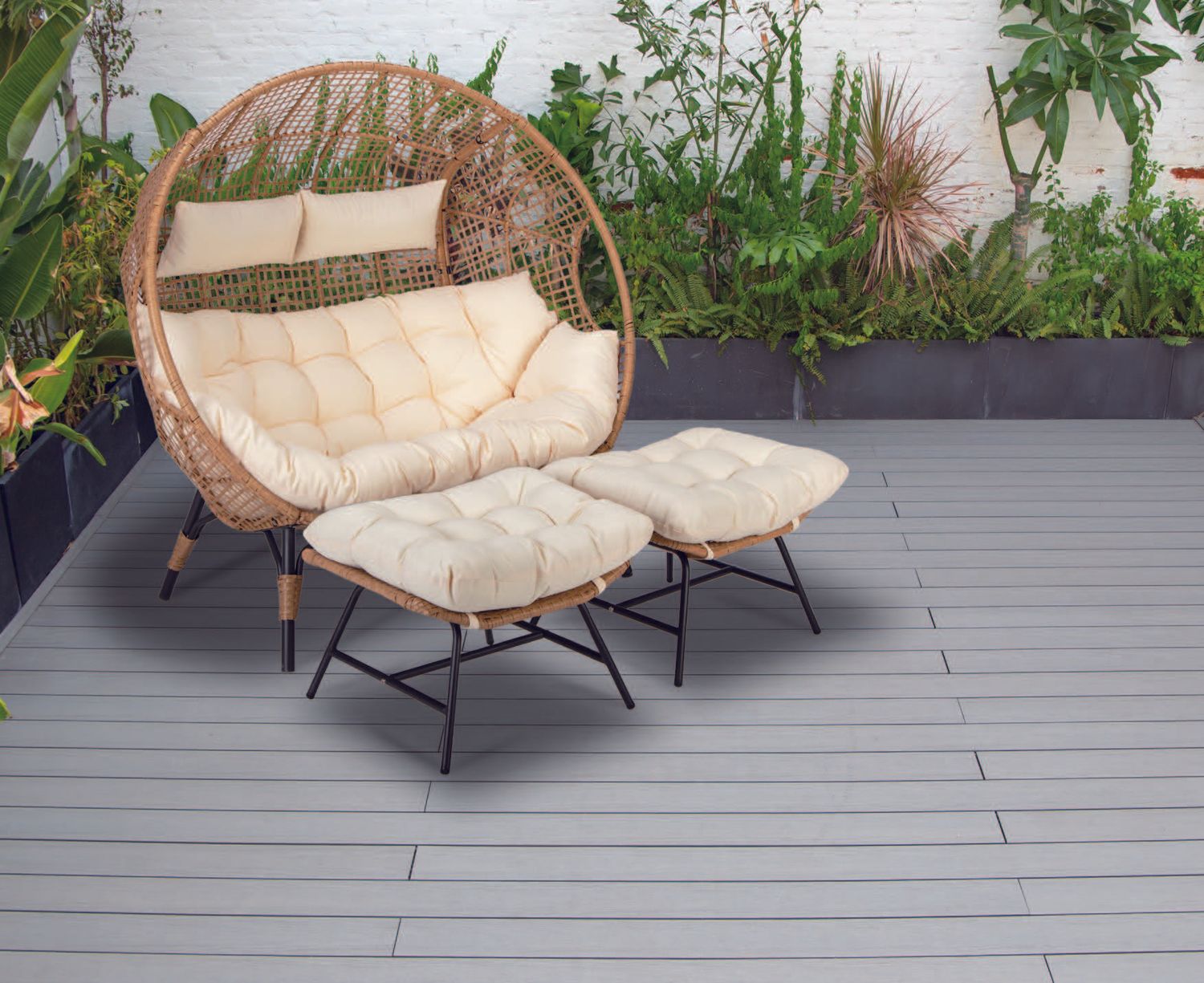 Double Egg Chair with Ottoman