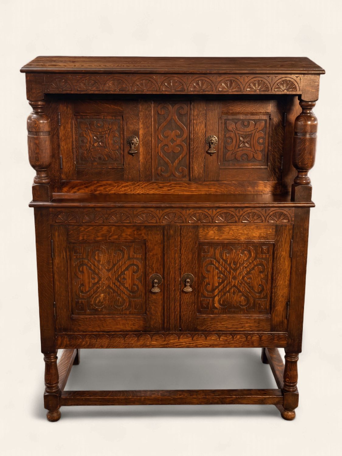 E95 - Petite Court Cupboard
