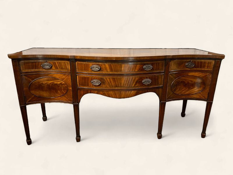 E118 - Federal Mahogany Serpentine Sideboard