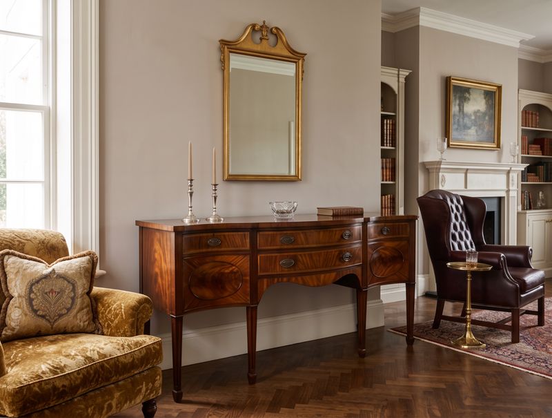 E118 - Federal Mahogany Serpentine Sideboard