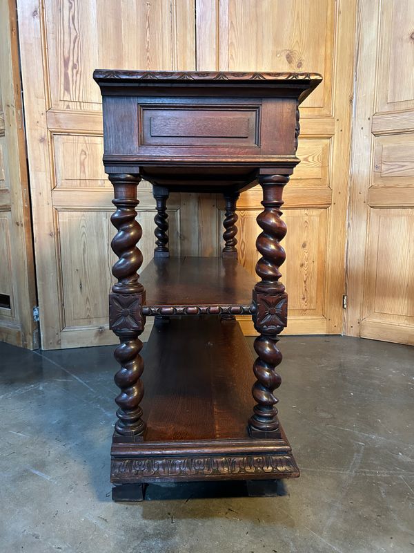 E62 - Oak Server with carved elements