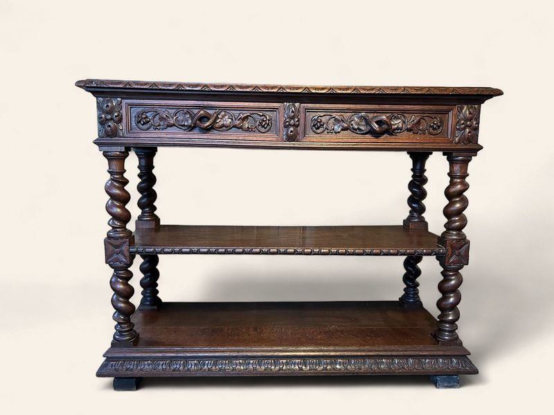 E62 - Oak Server with carved elements