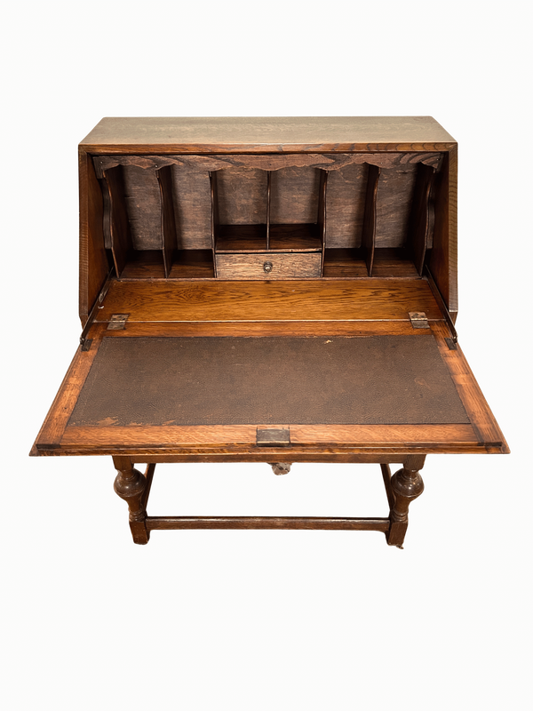 E46 - Oak Secretary