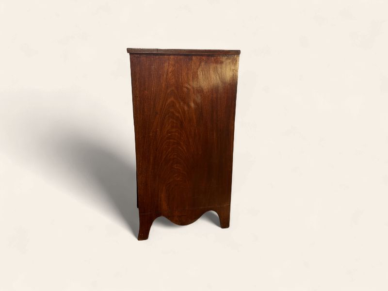 E14 - Mahogany Chest of Drawers