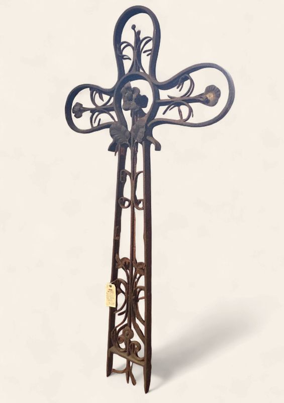 O2 - Oversized Rustic Cross Circa 1850s