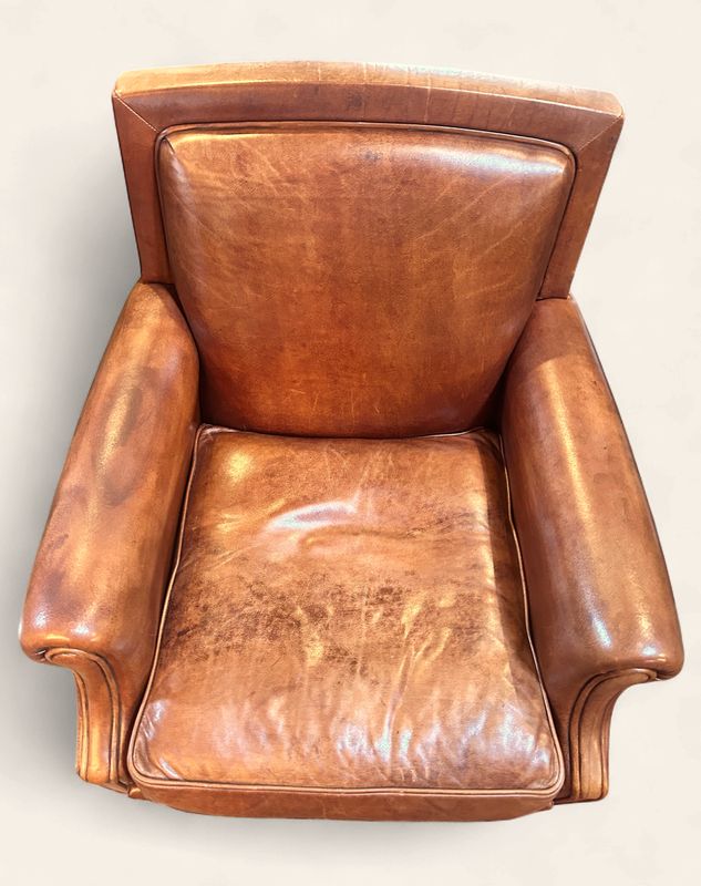 O22 - Handsome Leather Library Chair