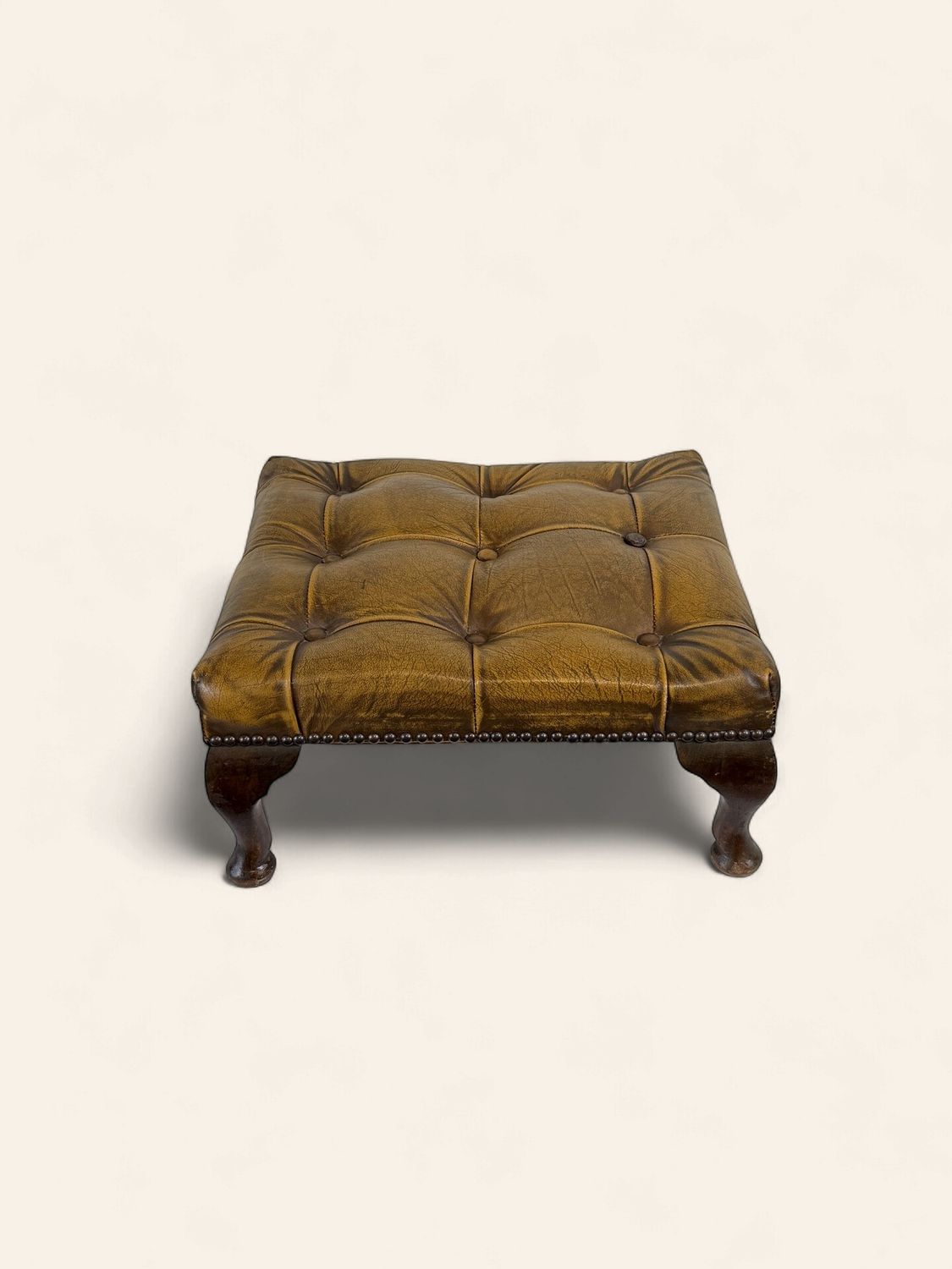 E63 - Handsome Tufted Top Studded Foot Stool