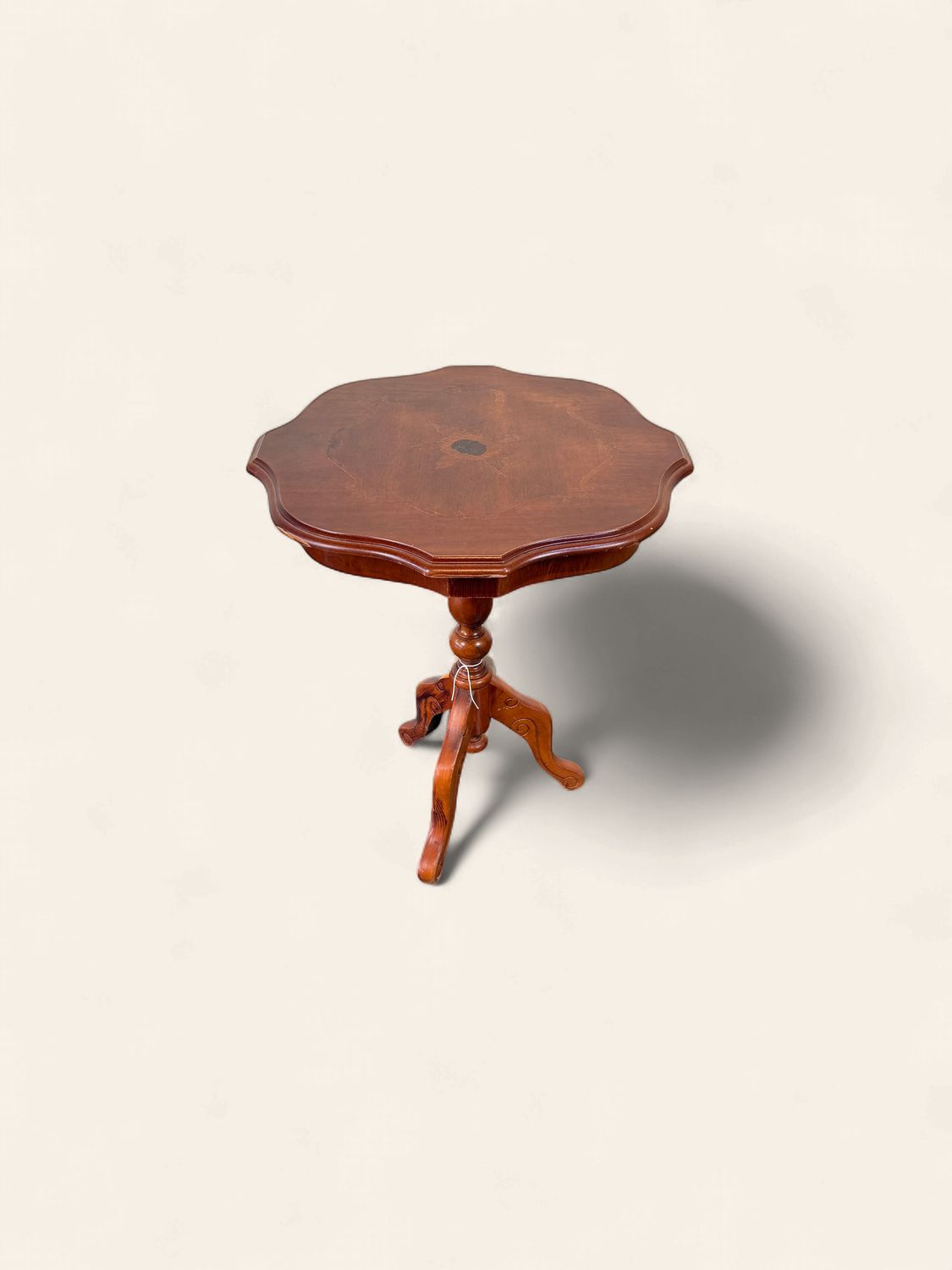 O55 - Scalloped Edge Pedestal Side Table
