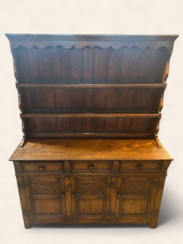 E85 - Welsh Cupboard style server with all display and stoarge space
