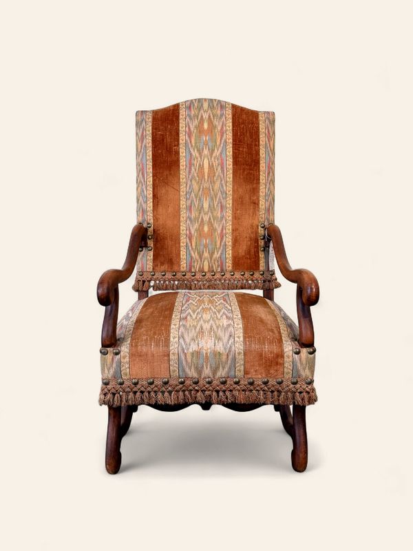 O91 - Gorgeous French armchair with artfully sculpted arms and base