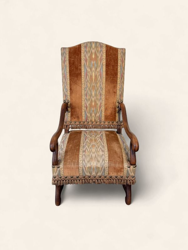 O91 - Gorgeous French armchair with artfully sculpted arms and base