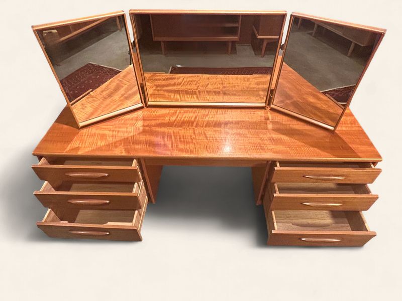 E108 - Really Lovely stylized MCM vanity/dressing table with triptych attached mirror, great feet, don't miss center drawer