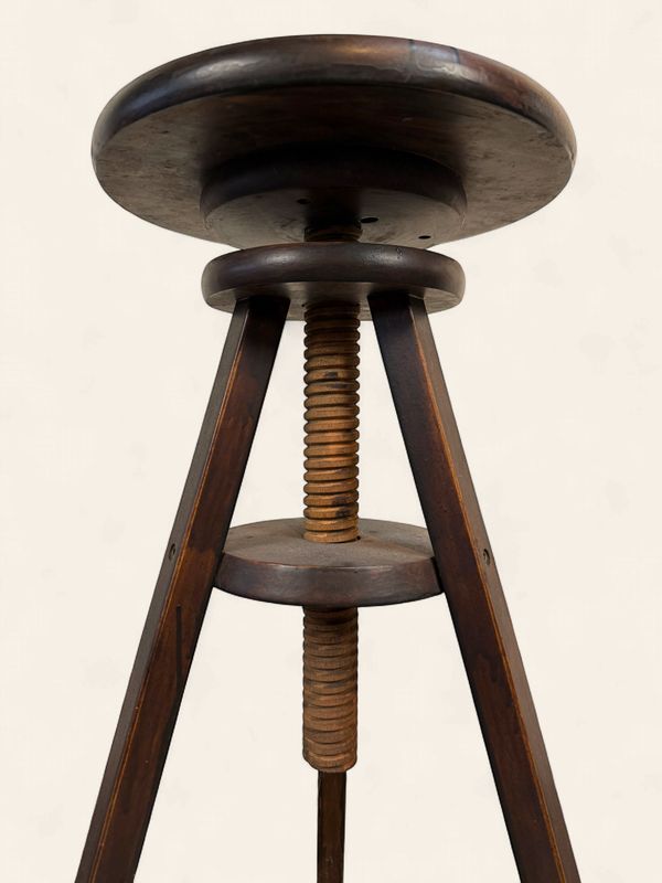 O125 - Stool with metal and wood base
