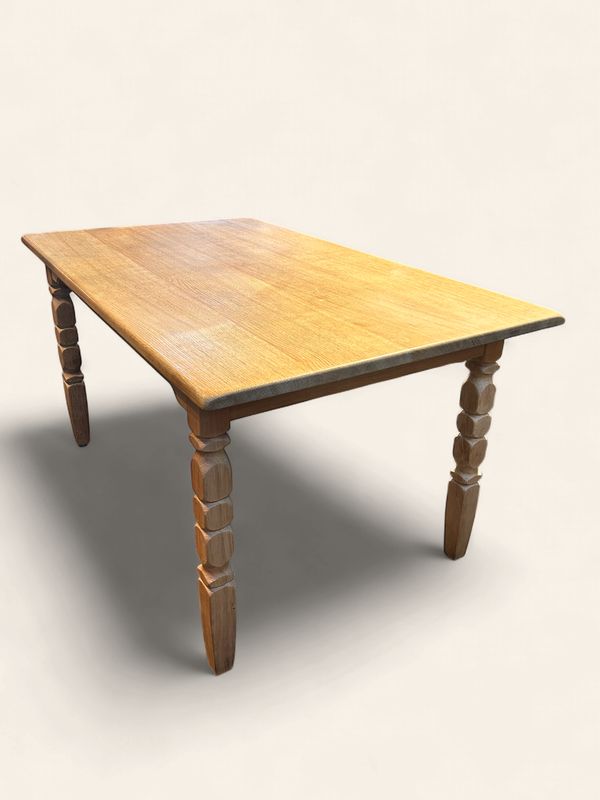 S28 - Charming Oak Scandanavian Dining Table with 2 leaves (from Denmark)