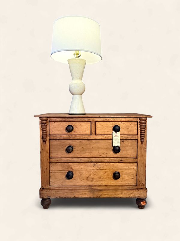 E103 - Antique victorian era (1880-1900) English pine chest of drawers