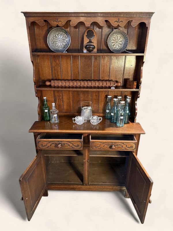 E124 - Terrific use and style 1940s cupboard with lower storage